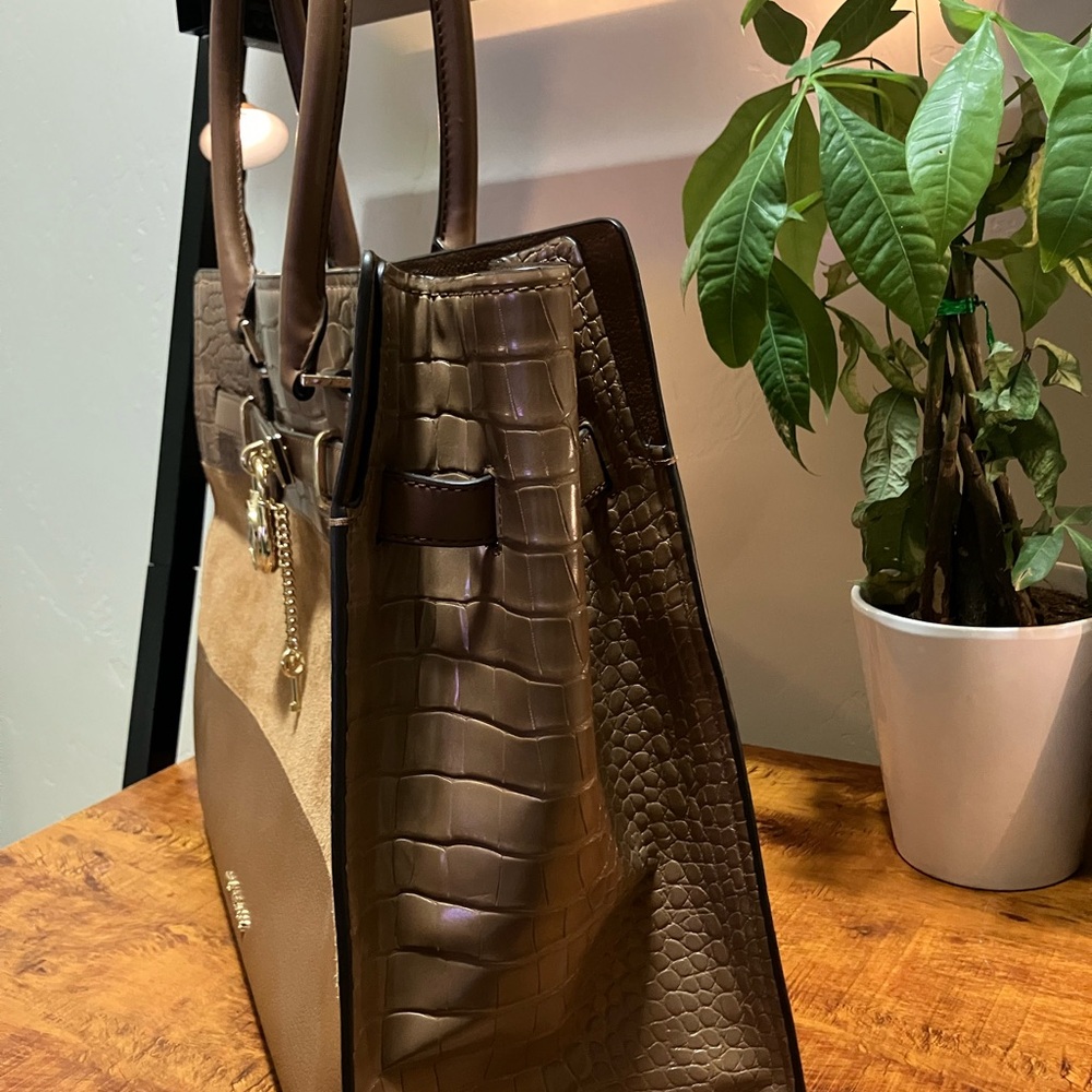 Michael Kors Hamilton Tote - Picture 3 of 14